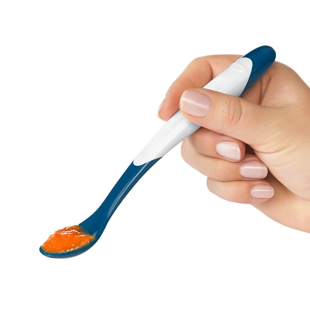 https://tickledbabies.com/wp-content/uploads/2022/01/OXO-Tot-labeled-On-The-Go-Plastic-Feeding-Spoon-Set-Navy-Image05c.jpg